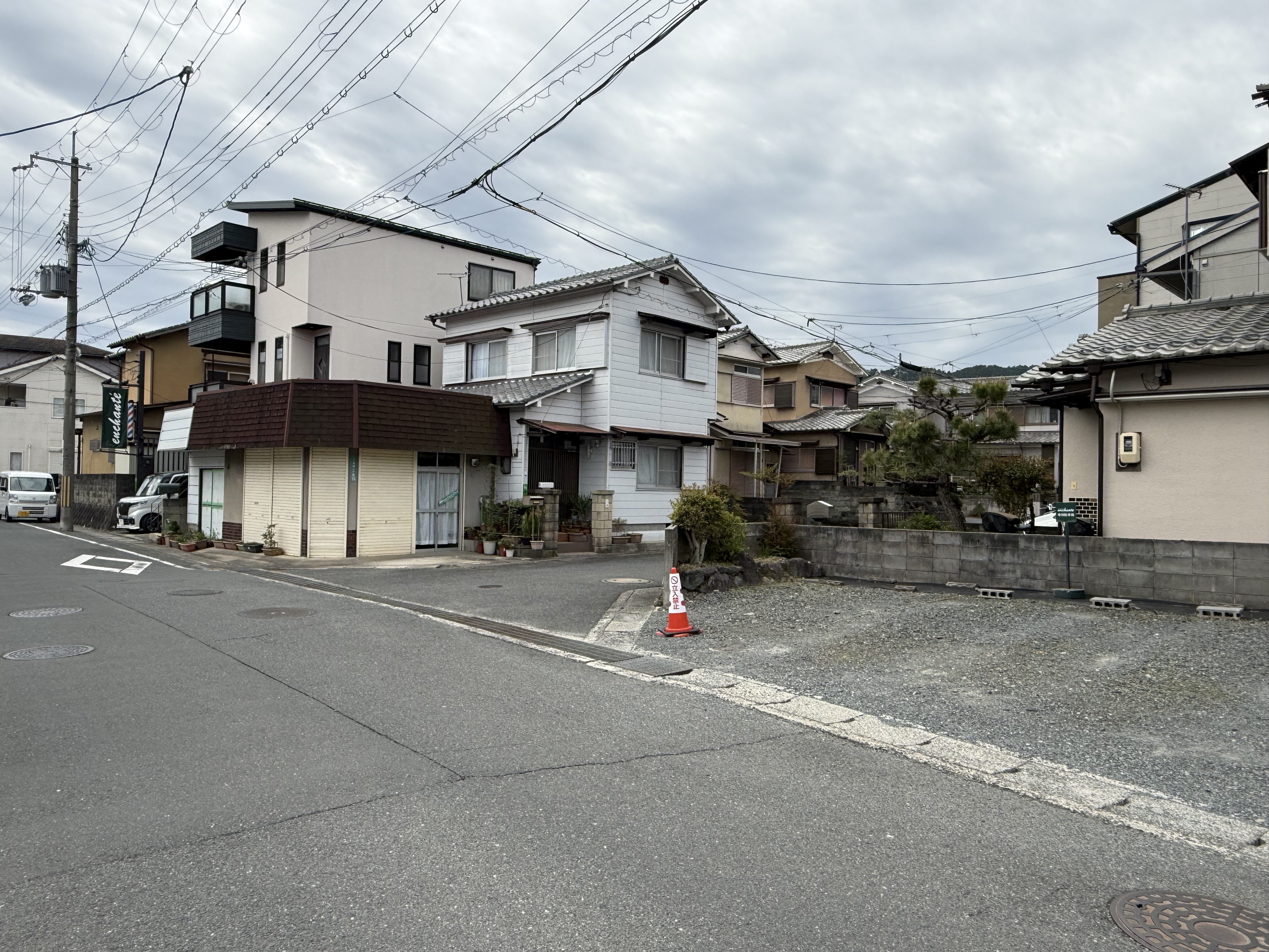 店舗外観・駐車場
